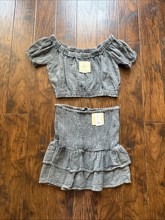 Kiwi + Punch Dresses & Skirts - NWT! kiwi + punch Gray Two-Piece Ruffle Set - Off-Shoulder Top & Skirt, size lg